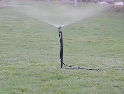 La composición del aspersor de micro-spray de inserción de suelo